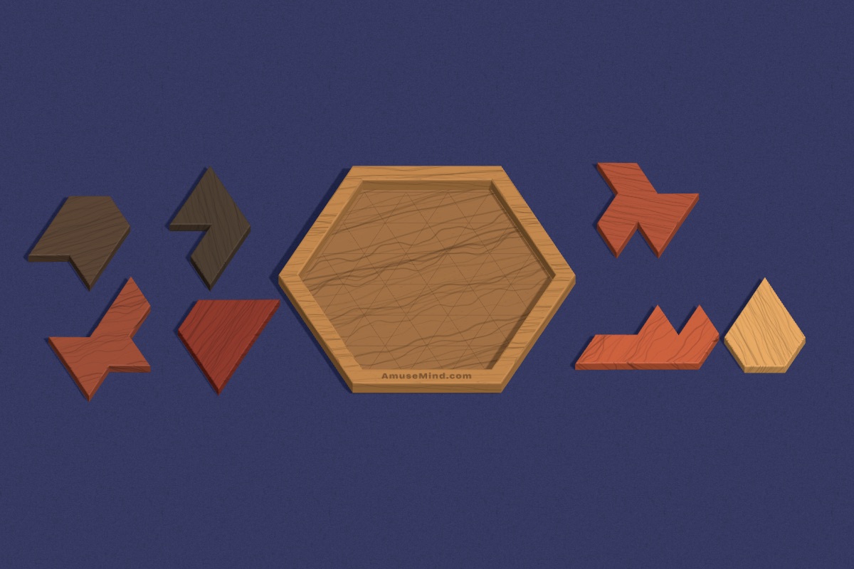 Hexwood: wooden pieces around a hexagon tray on green felt